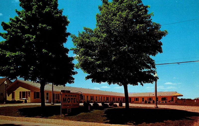 Manor Motel - Postcard (newer photo)